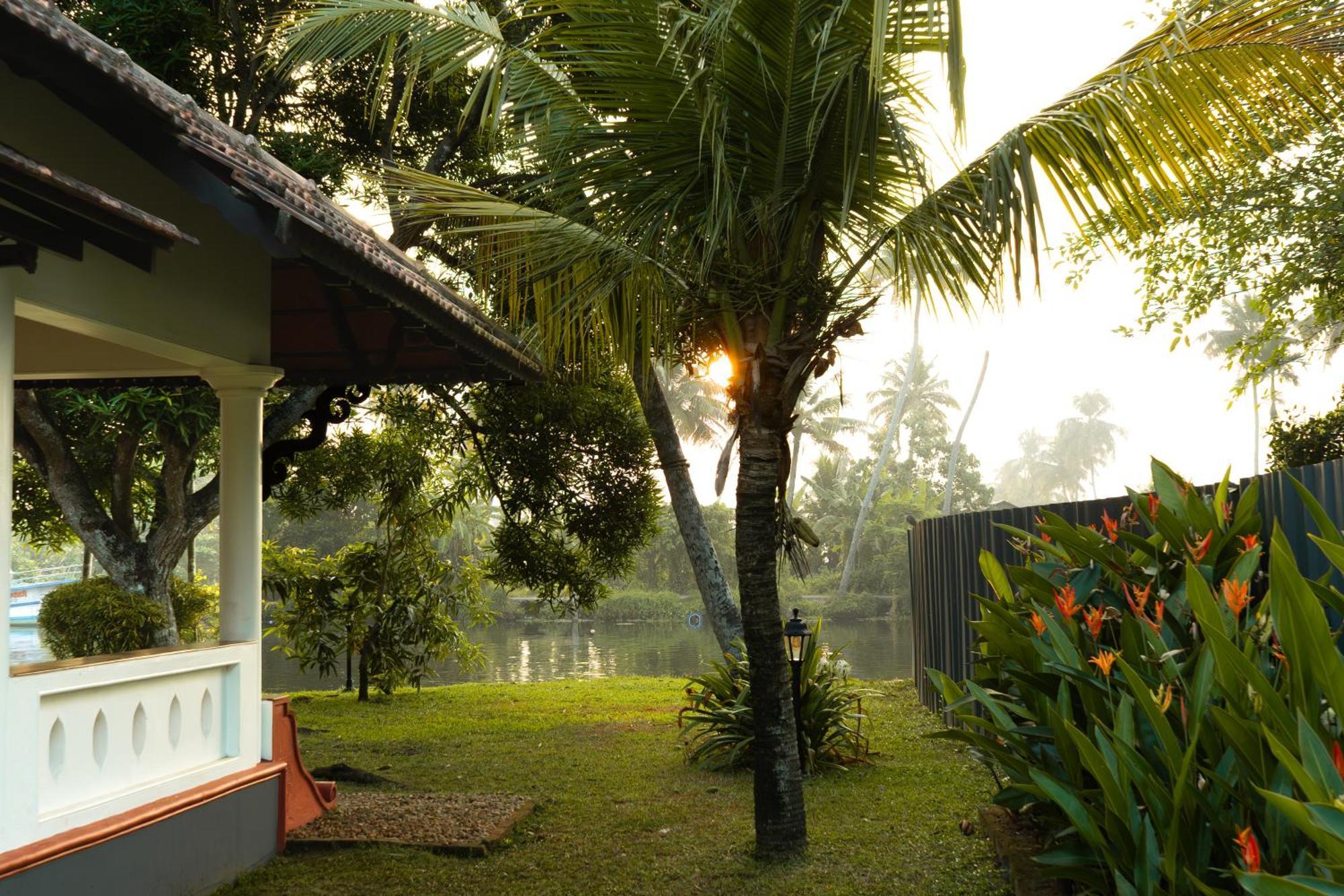 Palmgrove Lake Resort Alappuzha 외부 사진