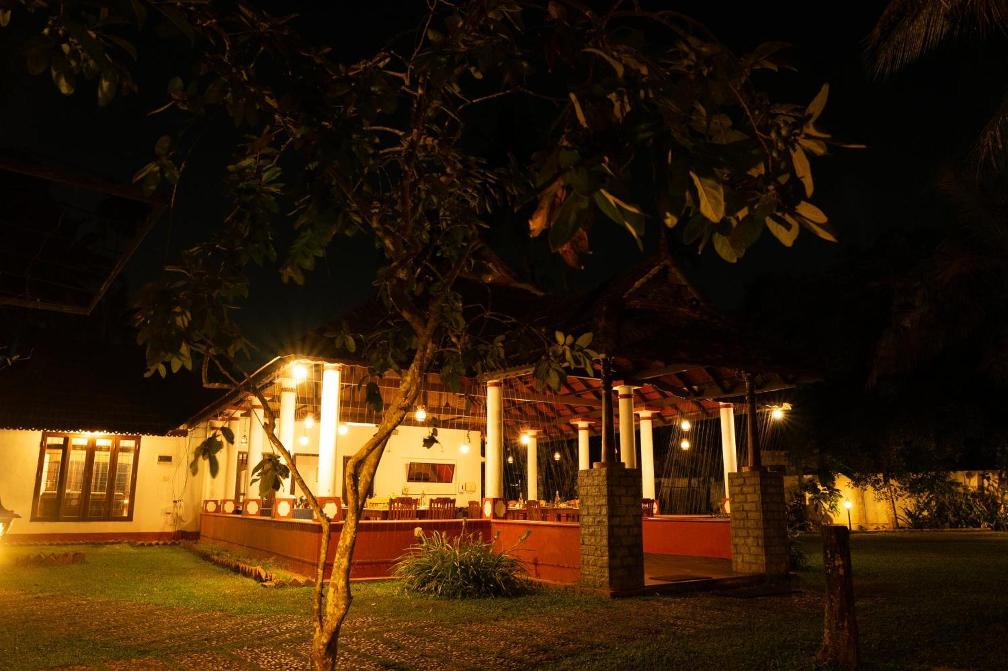 Palmgrove Lake Resort Alappuzha 외부 사진