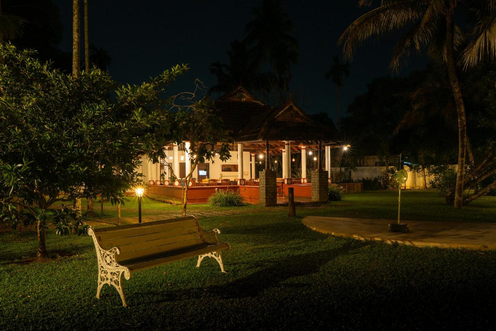 Palmgrove Lake Resort Alappuzha 외부 사진