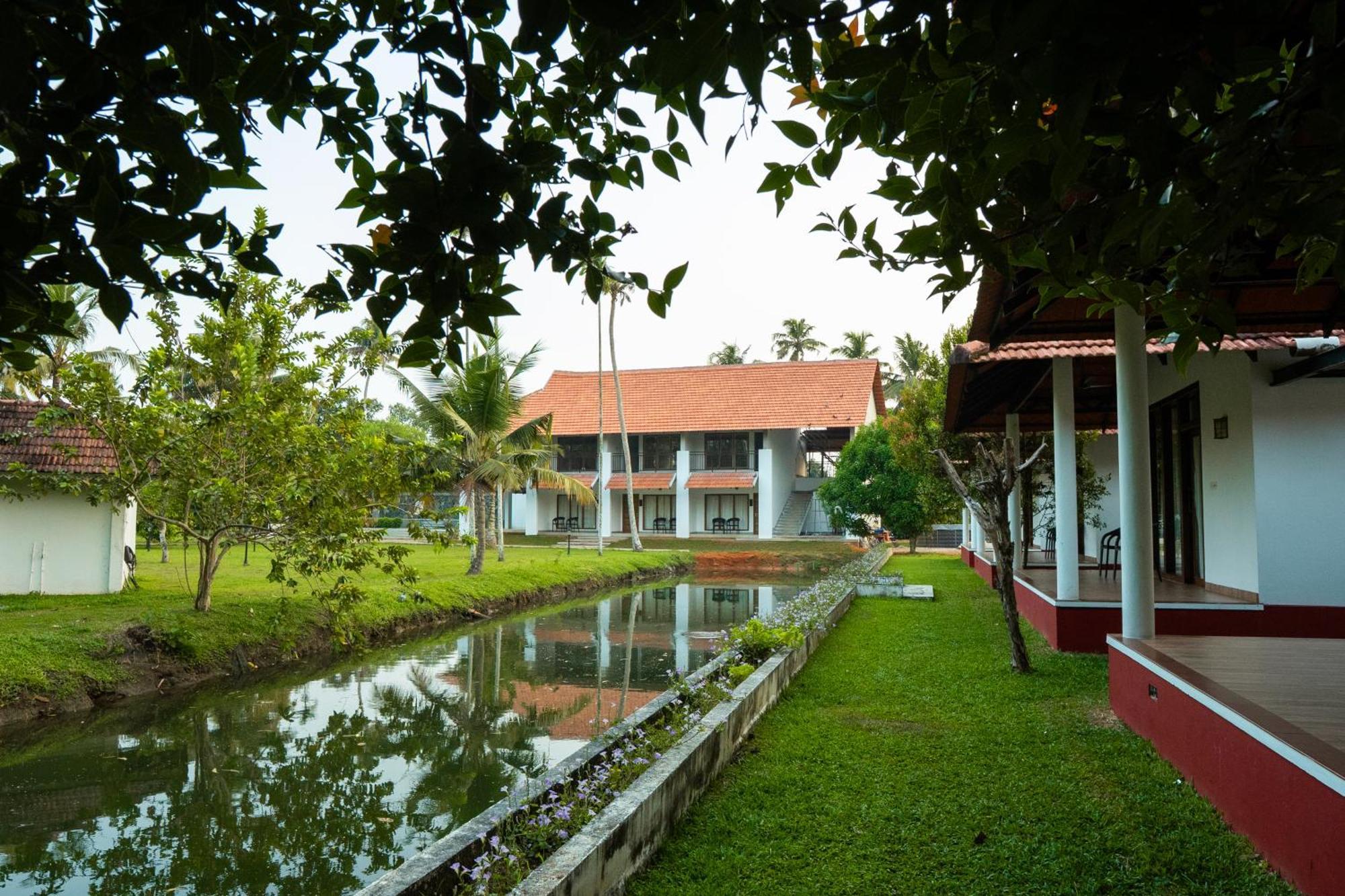 Palmgrove Lake Resort Alappuzha 외부 사진