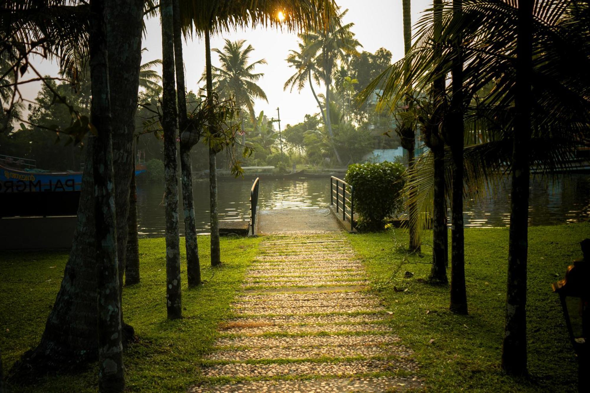 Palmgrove Lake Resort Alappuzha 외부 사진