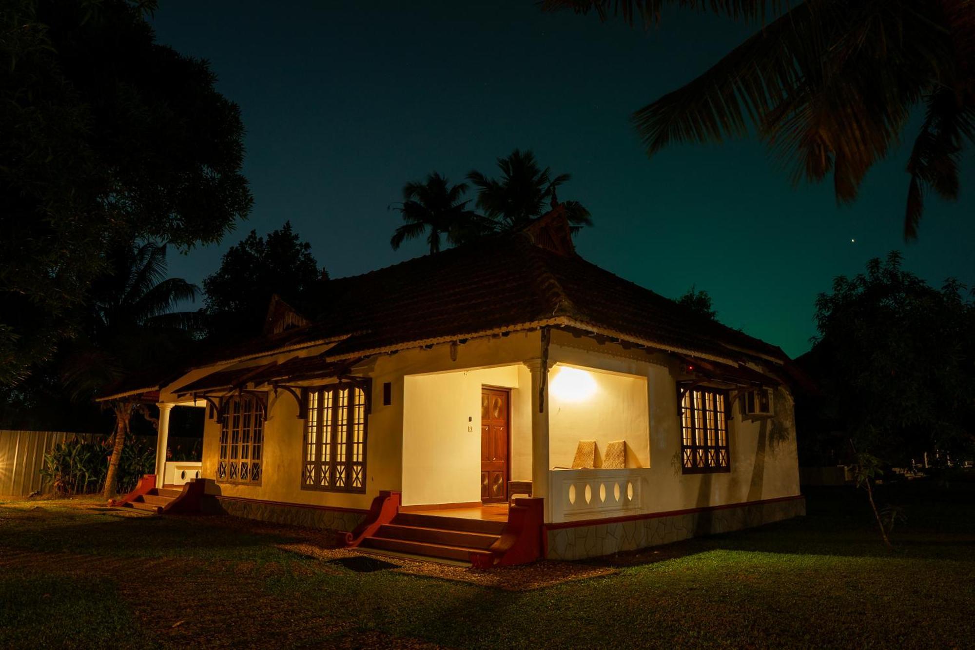 Palmgrove Lake Resort Alappuzha 외부 사진