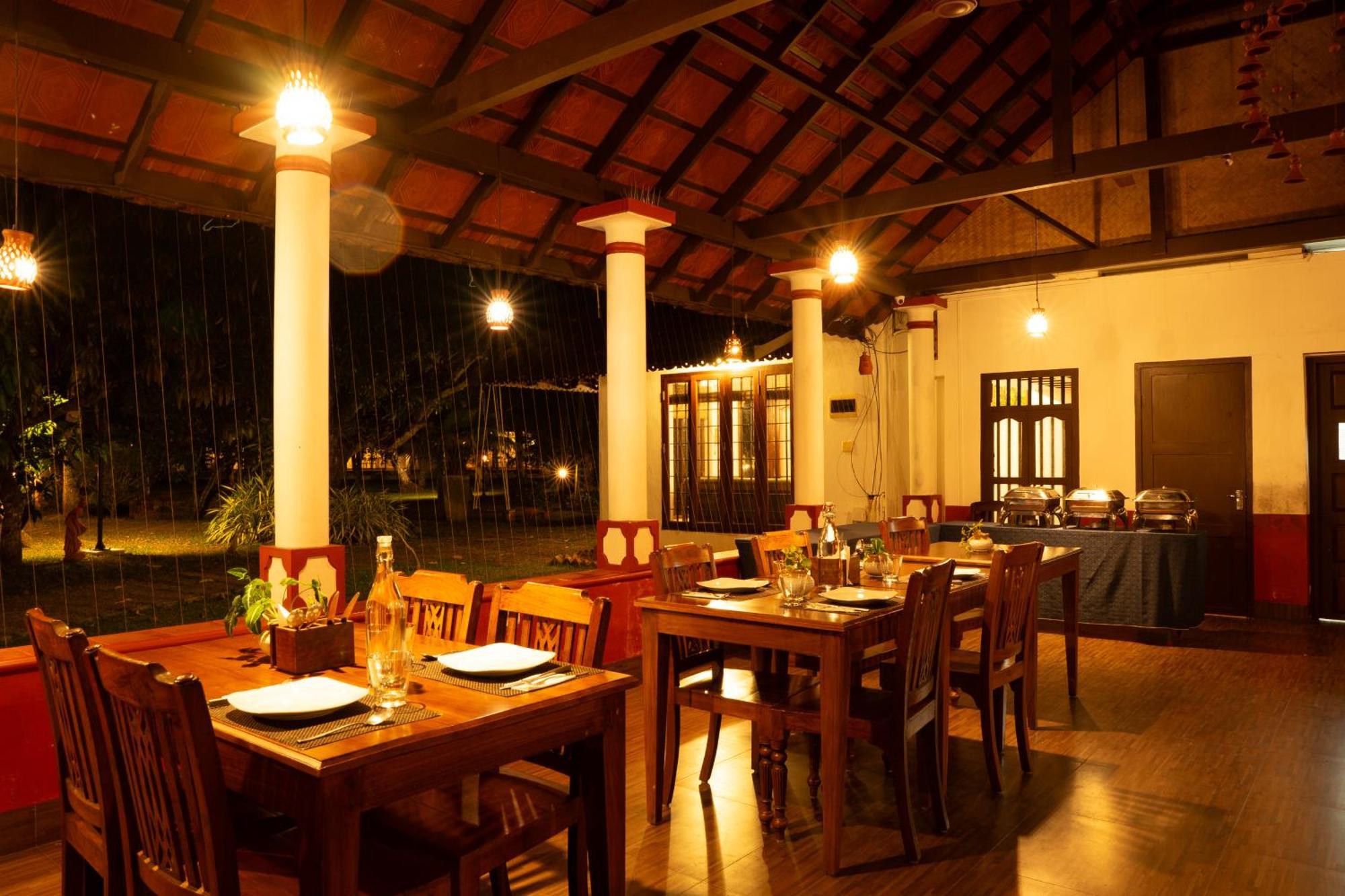 Palmgrove Lake Resort Alappuzha 외부 사진