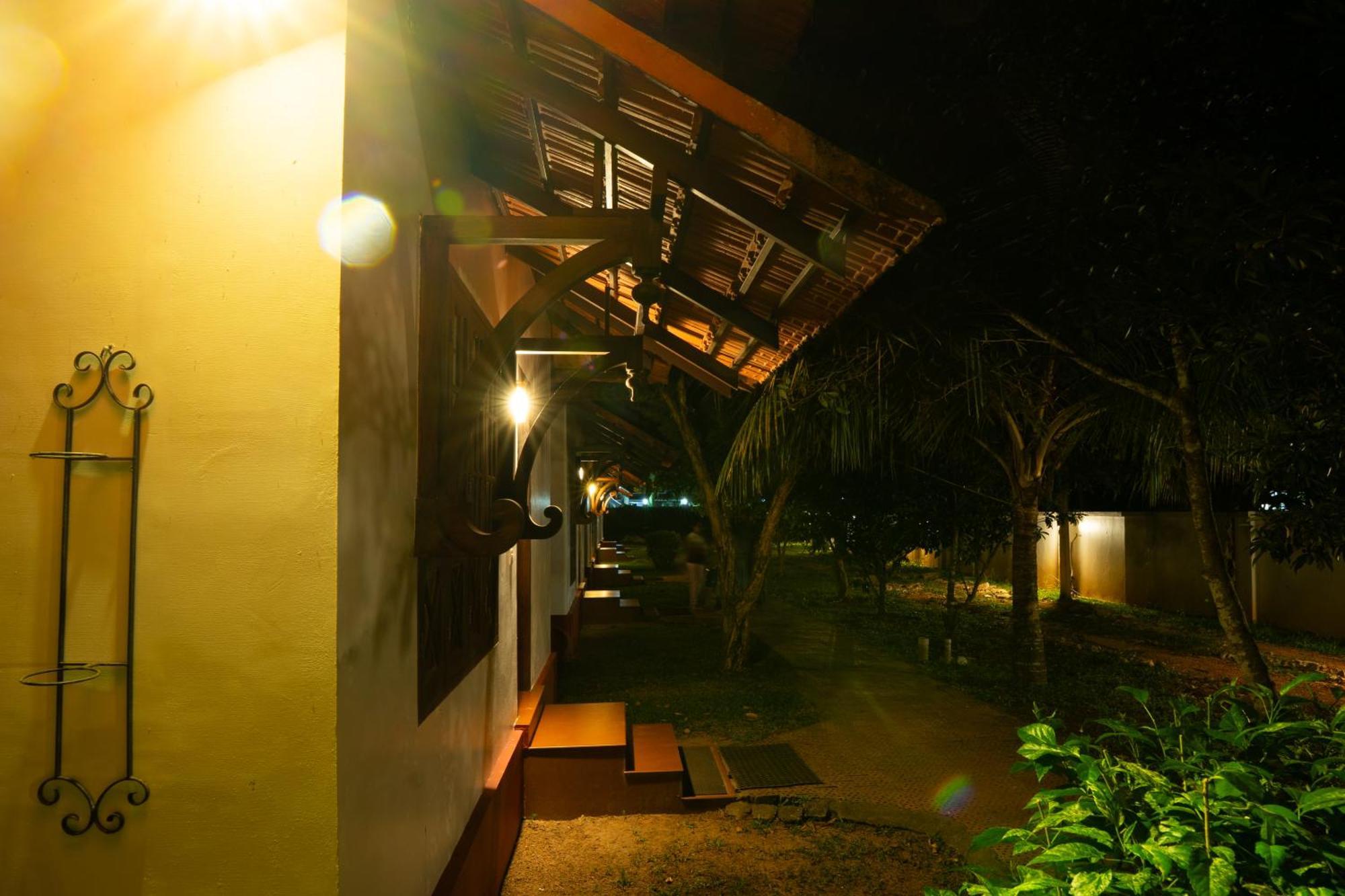 Palmgrove Lake Resort Alappuzha 외부 사진