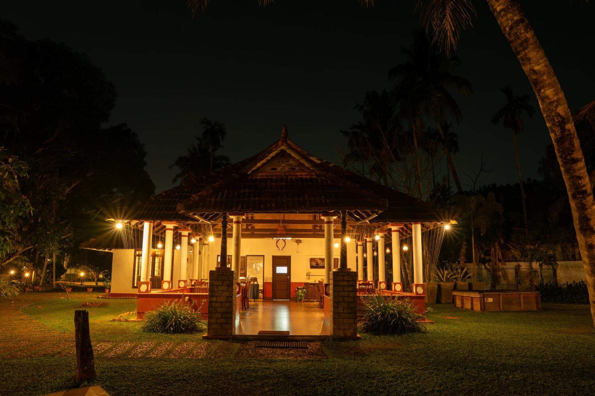 Palmgrove Lake Resort Alappuzha 외부 사진