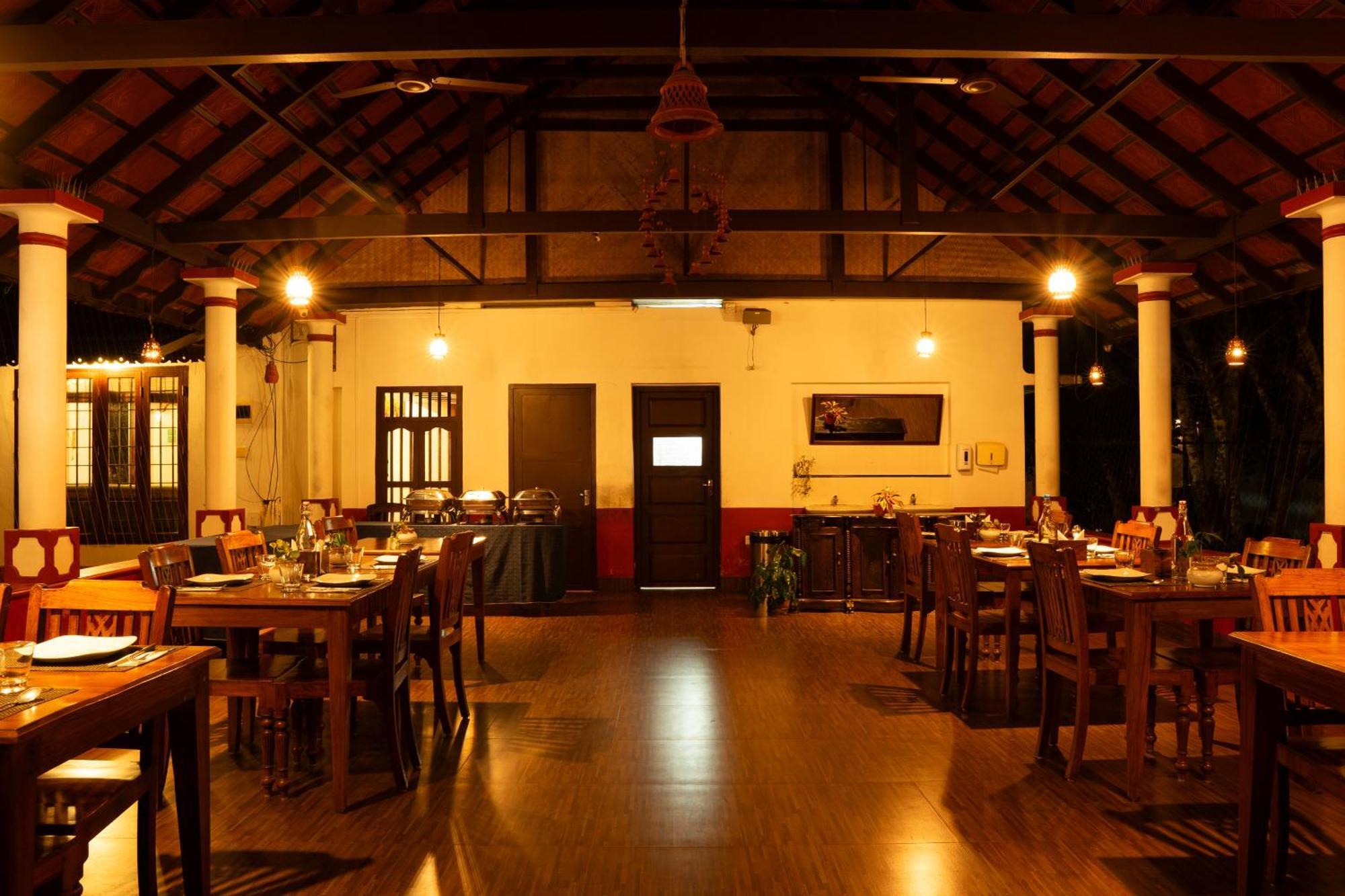 Palmgrove Lake Resort Alappuzha 외부 사진