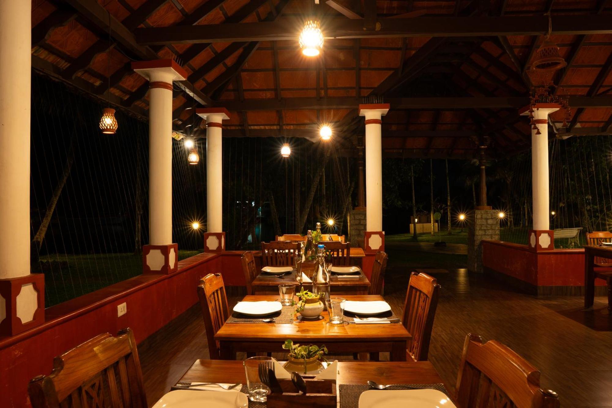 Palmgrove Lake Resort Alappuzha 외부 사진
