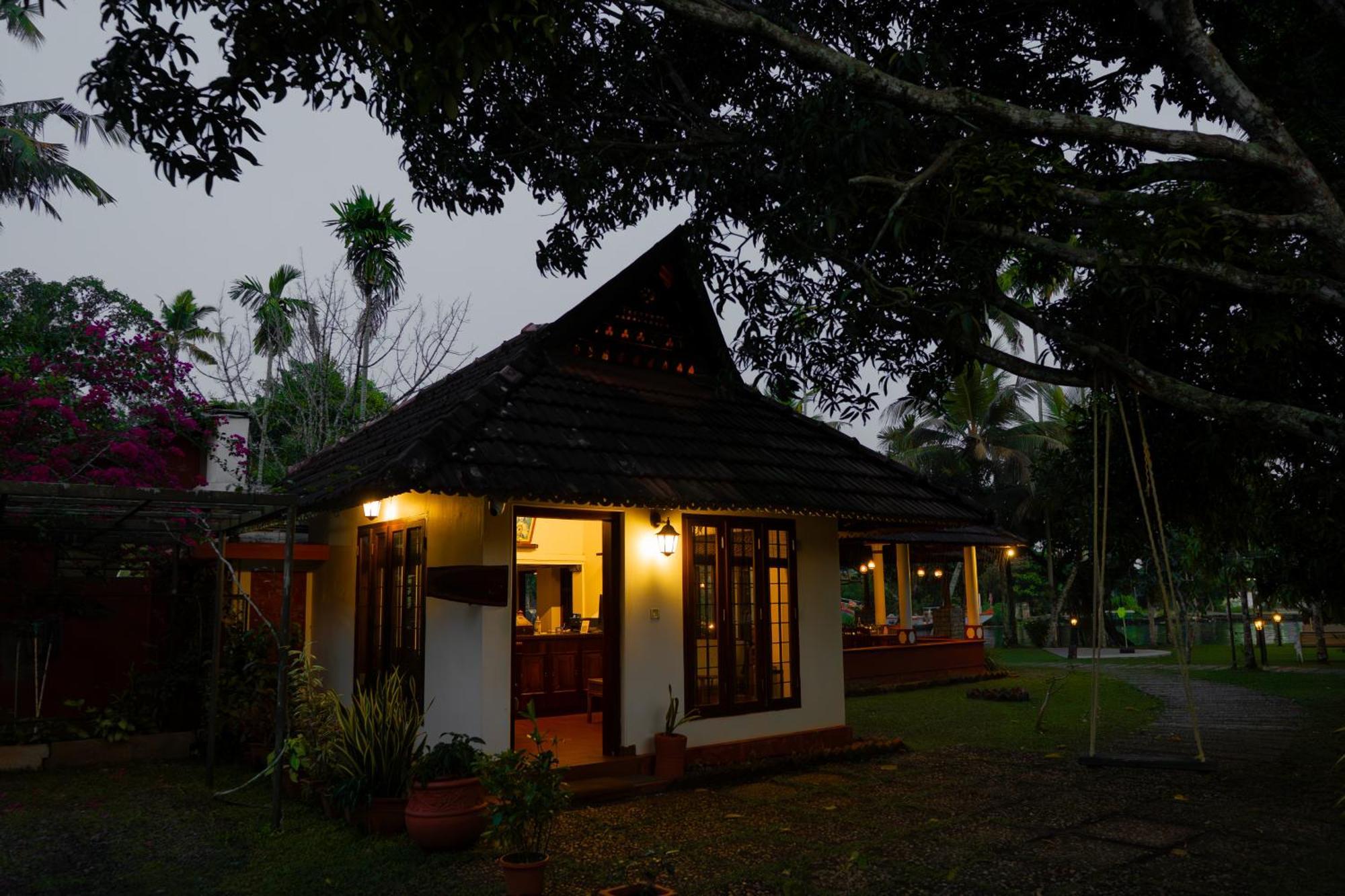 Palmgrove Lake Resort Alappuzha 외부 사진