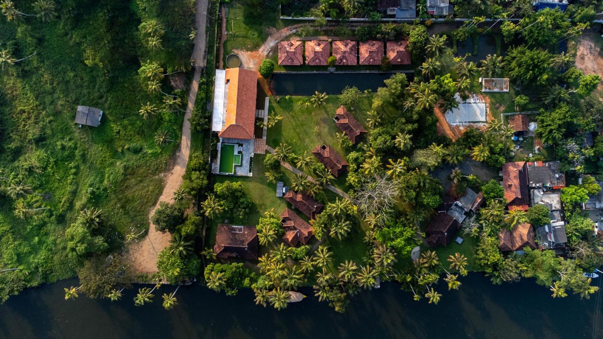 Palmgrove Lake Resort Alappuzha 외부 사진